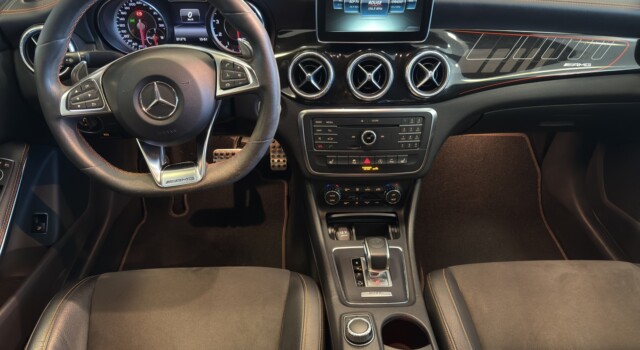 MERCEDES-BENZ CLA 45 AMG 4Matic Speedshift