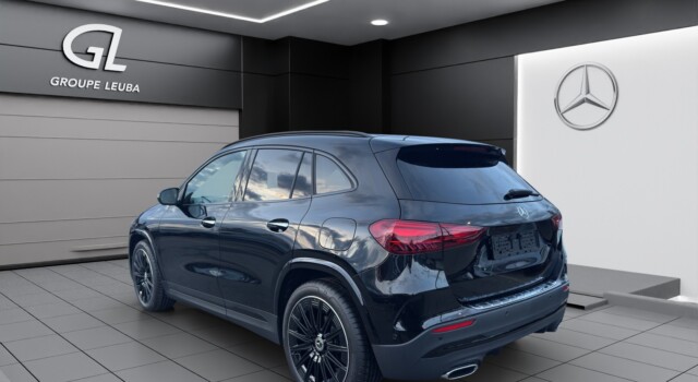 MERCEDES-BENZ GLA 200 7G-DCT