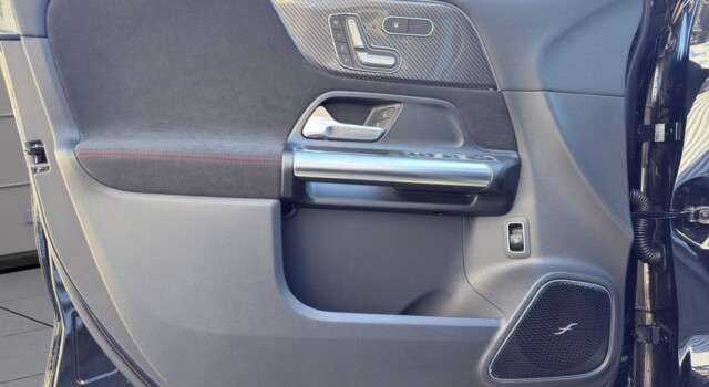 MERCEDES-BENZ GLA 200 7G-DCT