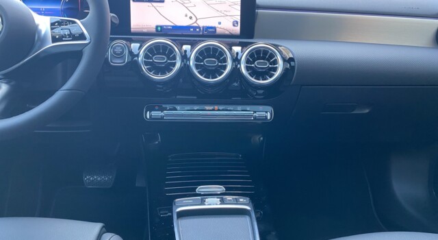 MERCEDES-BENZ A 250 e 8G-DCT