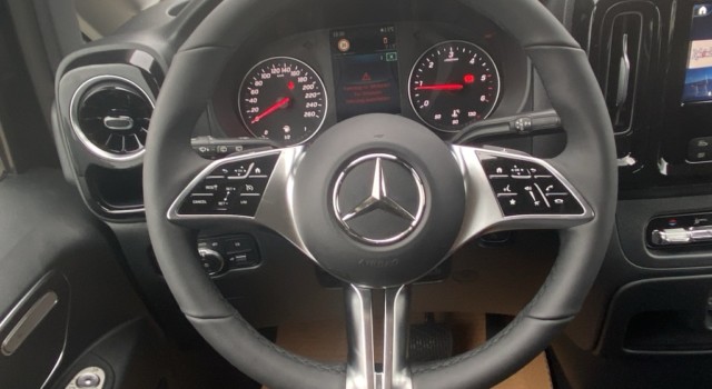 MERCEDES-BENZ VITO 119 CDI Lang Tourer 9G-Tronic 4M Select 9 places