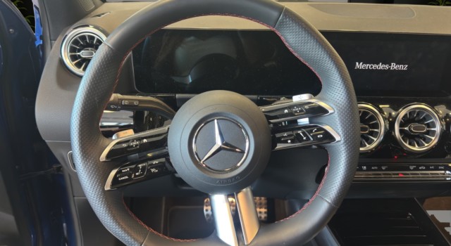 MERCEDES-BENZ GLA 200 Night Star 7G-DCT