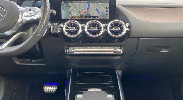 MERCEDES-BENZ GLA 220 d AMG Line 4Matic