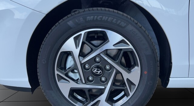 HYUNDAI i30 1.5 T-GDi Amplia 48V MH DCT