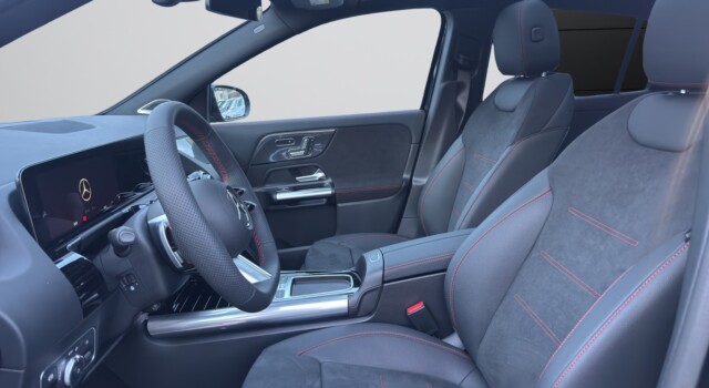 MERCEDES-BENZ GLA 200 7G-DCT