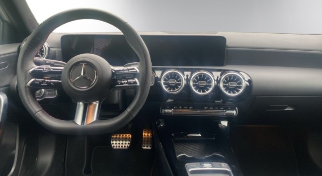 MERCEDES-BENZ A 220 4Matic 8G-DCT