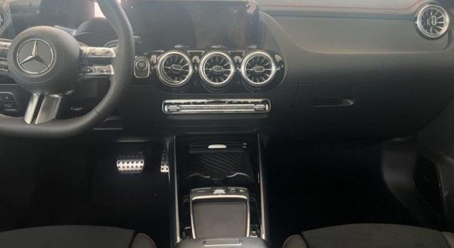 MERCEDES-BENZ EQA 350 66,5 kWh 4Matic Excellence
