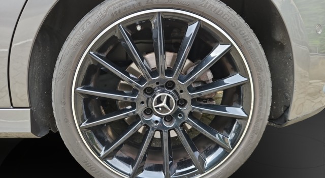 MERCEDES-BENZ A 250 AMG Line 4Matic