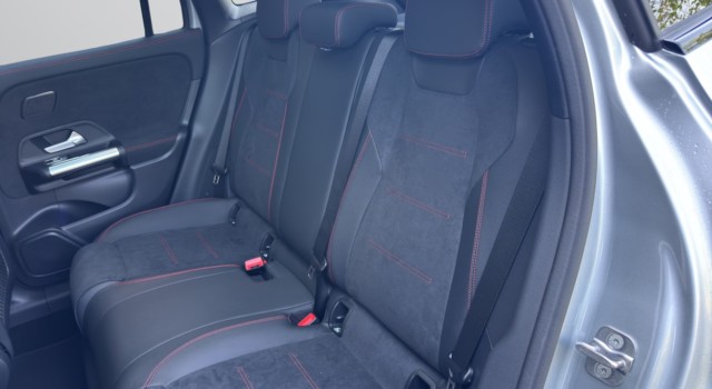 MERCEDES-BENZ GLA 200 Night Star 7G-DCT