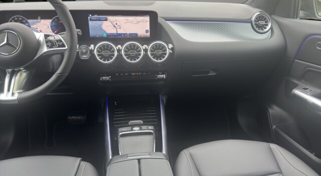 MERCEDES-BENZ GLA 200 Night Star 7G-DCT