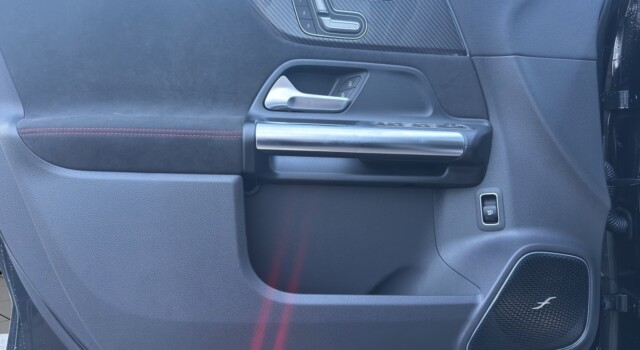 MERCEDES-BENZ GLA 200 7G-DCT