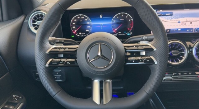 MERCEDES-BENZ GLA 250 4Matic 8G-DCT Swiss Star