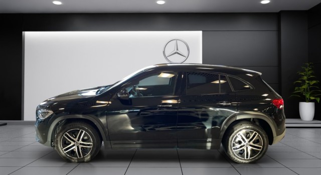 MERCEDES-BENZ GLA 220 d Progress. 4Matic