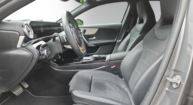 MERCEDES-BENZ A 250 AMG Line 4Matic