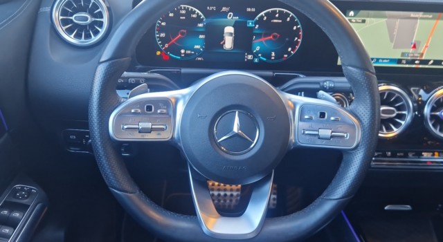 MERCEDES-BENZ GLA 250 AMG Line 4Matic
