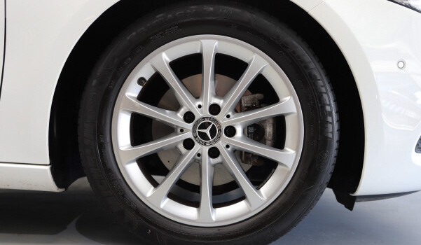 MERCEDES-BENZ A 180 Progressive 7G-DCT