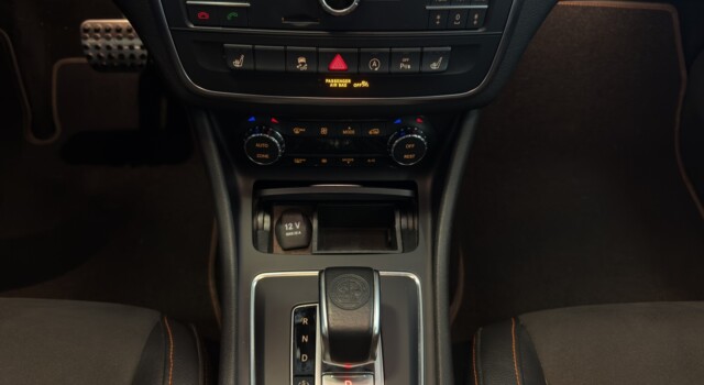 MERCEDES-BENZ CLA 45 AMG 4Matic Speedshift