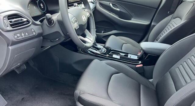 HYUNDAI i30 1.5 T-GDi Amplia 48V MH DCT