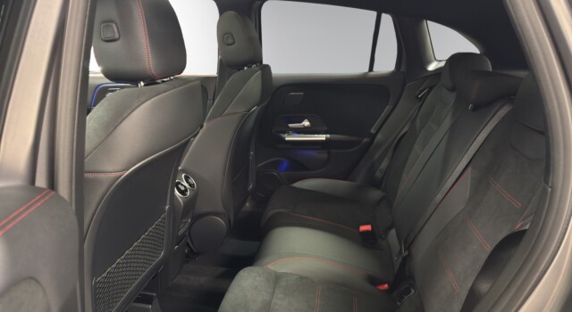 MERCEDES-BENZ GLA 200 Night Star 7G-DCT