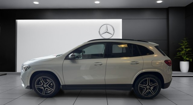 MERCEDES-BENZ GLA 200 7G-DCT