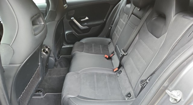 MERCEDES-BENZ A 250 AMG Line 4Matic