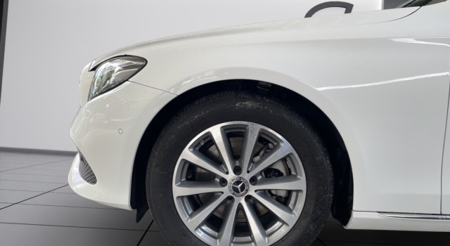 MERCEDES-BENZ E 200 Avantgarde 4 Matic 9G-Tronic
