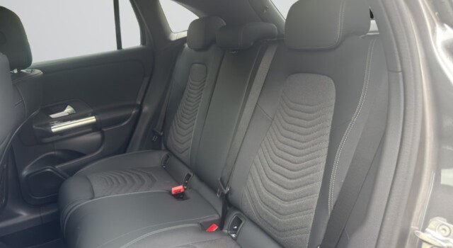 MERCEDES-BENZ GLA 200 Night Star 7G-DCT