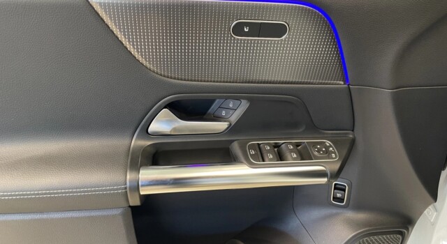 MERCEDES-BENZ EQA 350 4Matic