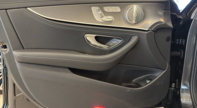 MERCEDES-BENZ E 220 d 4M Swiss Star