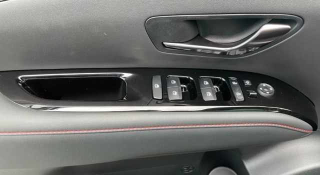 HYUNDAI TUCSON 1.6HEV NLi LUX 4WD