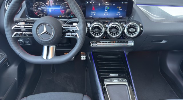 MERCEDES-BENZ GLA 200 Night Star 7G-DCT