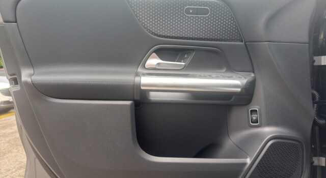 MERCEDES-BENZ GLA 200 Night Star 7G-DCT