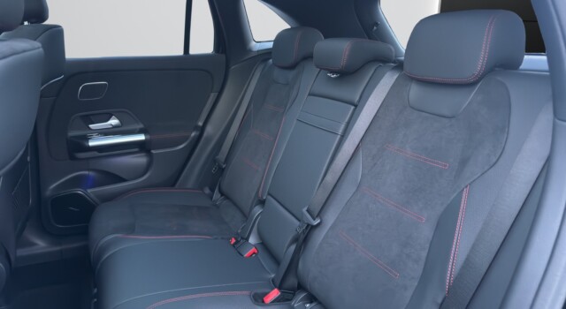 MERCEDES-BENZ GLA 200 7G-DCT