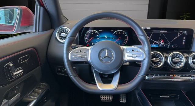 MERCEDES-BENZ GLA 200 AMG Line