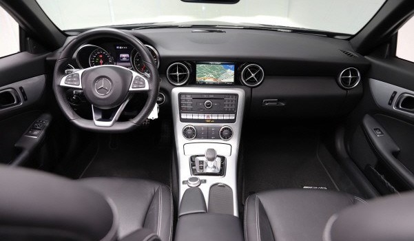 MERCEDES-BENZ SLC 200 AMG Line