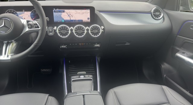 MERCEDES-BENZ GLA 200 Night Star 7G-DCT