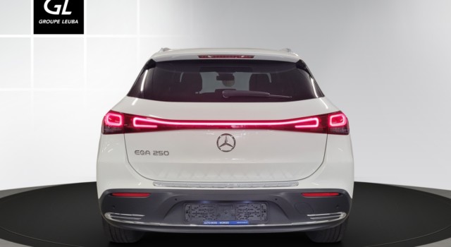MERCEDES-BENZ EQA 250
