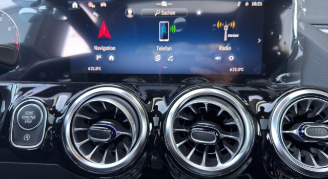 MERCEDES-BENZ GLA 200 Night Star 7G-DCT