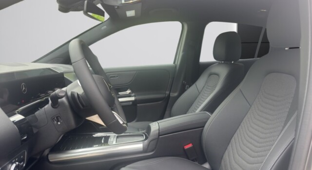 MERCEDES-BENZ GLA 200 Night Star 7G-DCT