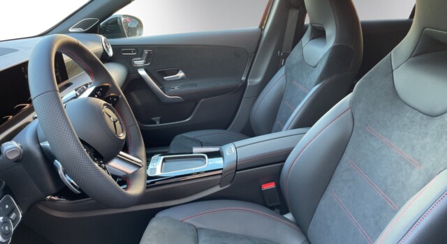 MERCEDES-BENZ A 200 Night Star 7G-DCT