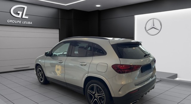 MERCEDES-BENZ GLA 200 7G-DCT