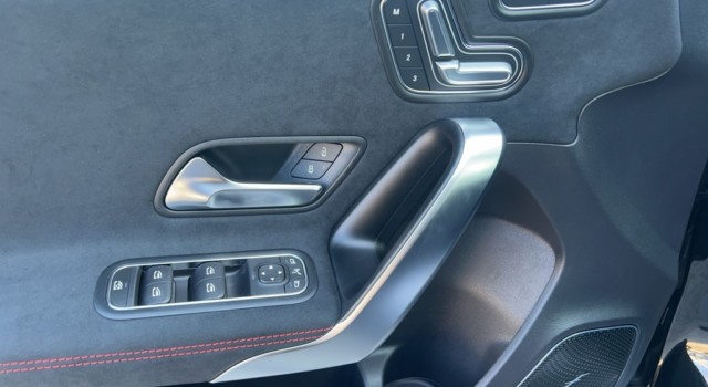 MERCEDES-BENZ A 220 4Matic 8G-DCT