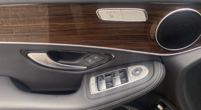 MERCEDES-BENZ GLC 300 e AMG Line 4Matic