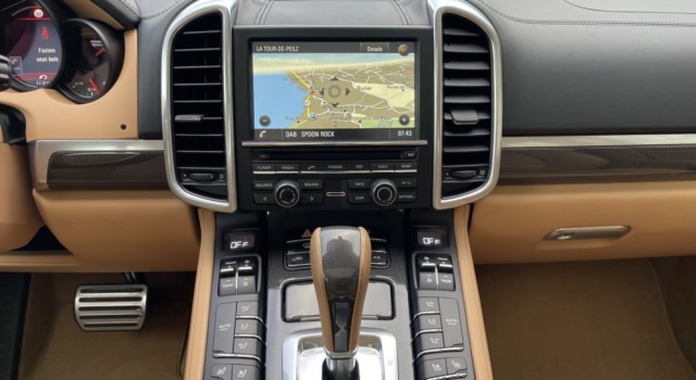 PORSCHE CAYENNE GTS