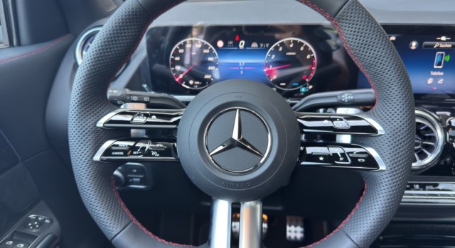 MERCEDES-BENZ GLA 200 Night Star 7G-DCT