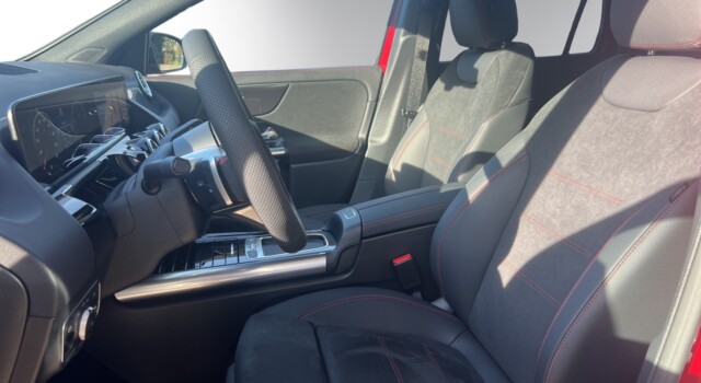 MERCEDES-BENZ GLA 200 Night Star 7G-DCT