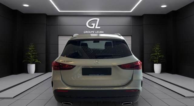 MERCEDES-BENZ GLA 200 7G-DCT