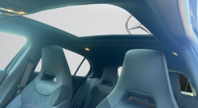 MERCEDES-BENZ A 220 4Matic 8G-DCT