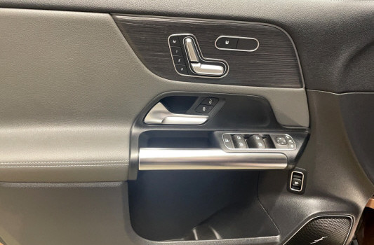 MERCEDES-BENZ EQA 250