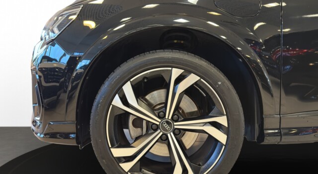 AUDI Q3 45 TFSI e S line Attraction S-tronic